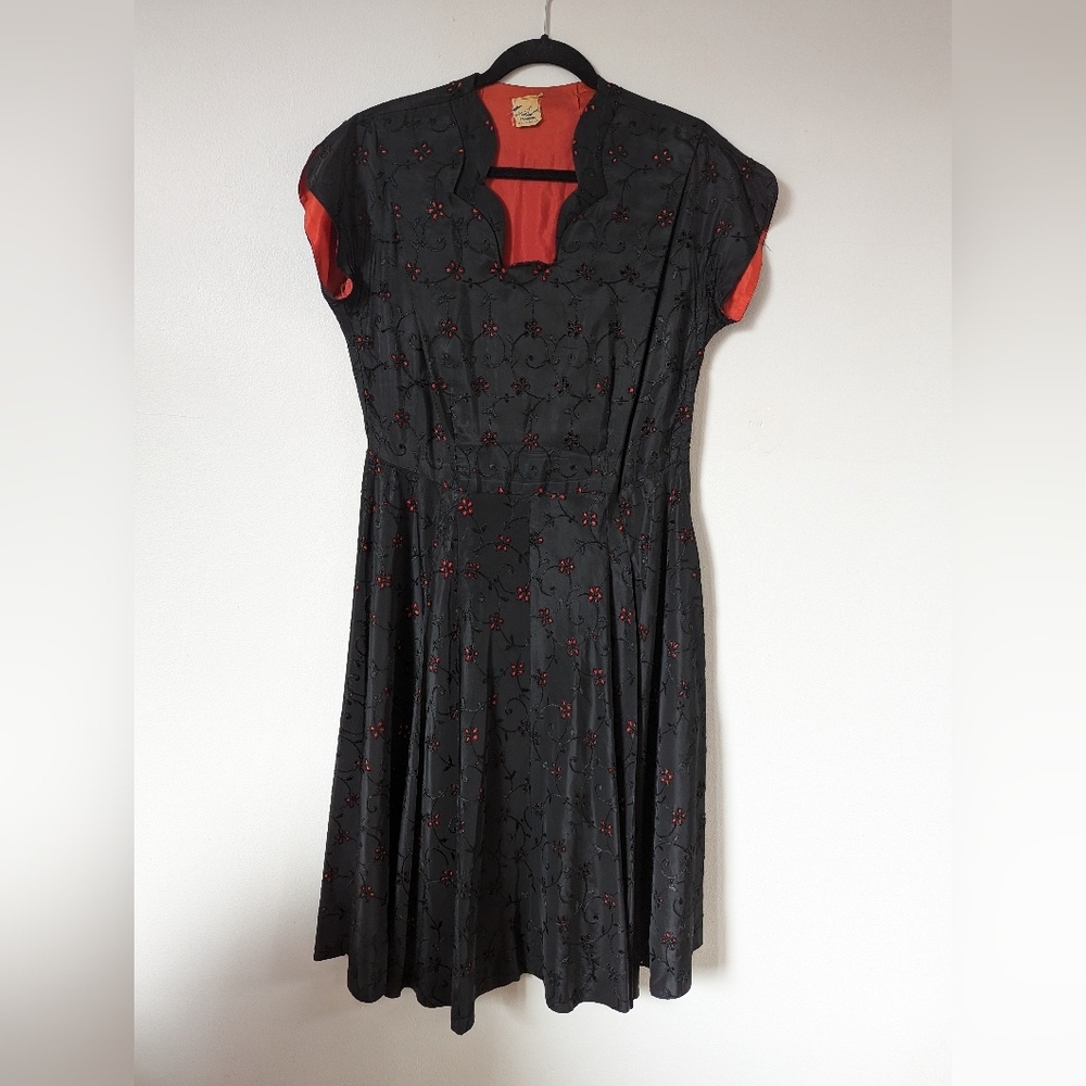 1950s gorgeous black and red taffeta scalloped dress